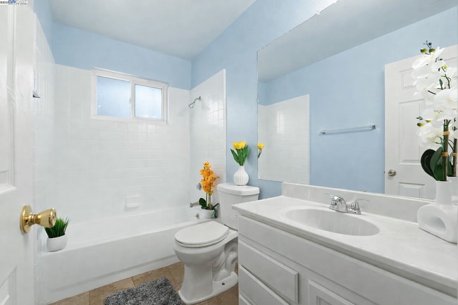 Building Photo - 2208 Peppertree Way