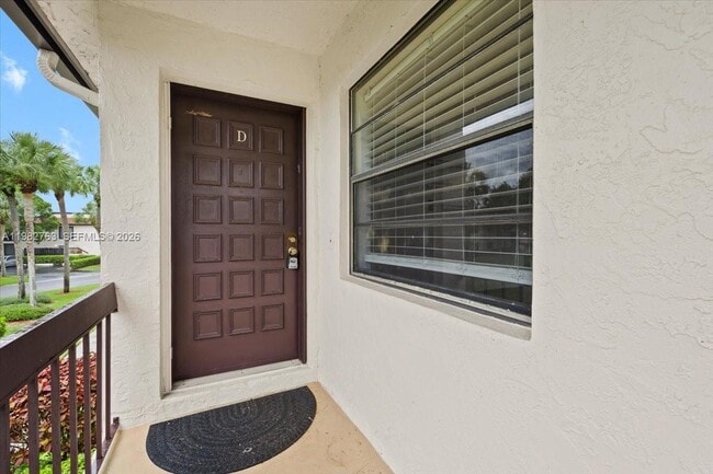 Foto del edificio - 7944 Eastlake Dr