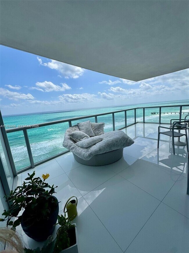 Foto del edificio - 17121 Collins Ave