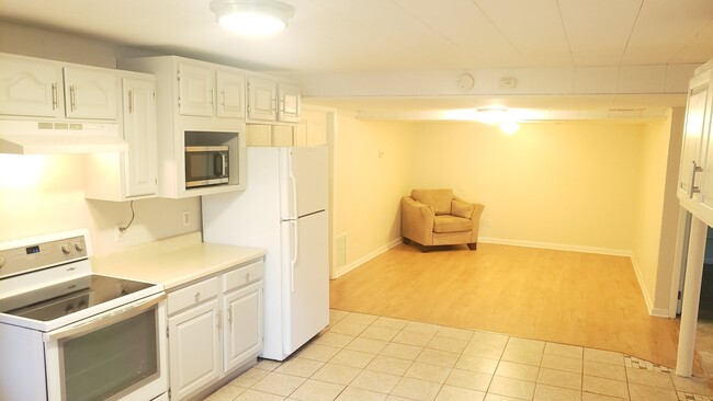 Building Photo - 6619 Franklin Avenue, Unit #3