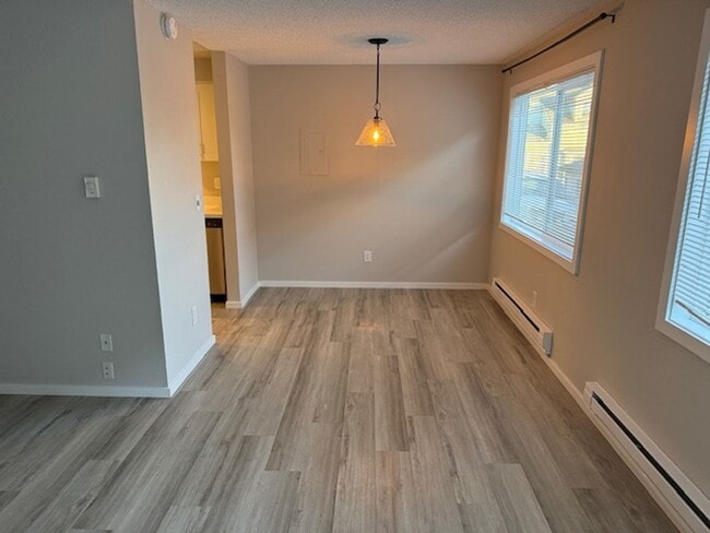 Building Photo - Alfi 3325 4-plex - Everett