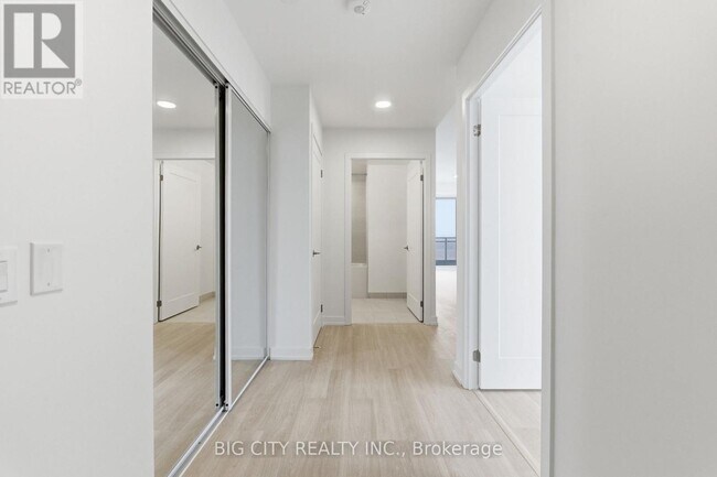 Photo du bâtiment - 9751 Markham Rd