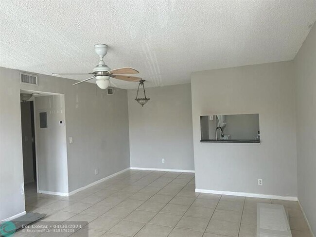 Building Photo - 3662 N University Dr