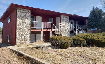 Building Photo - 1105 Cree Dr