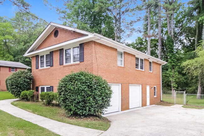 Foto del edificio - 4685 Winthrop Dr