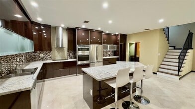 Building Photo - 1094 Redwood St