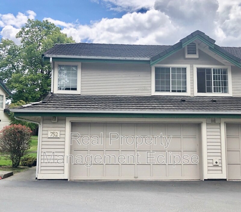 Foto principal - 752 122nd Ave NE