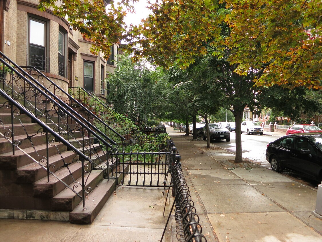 Foto del edificio - 236 E 5th St