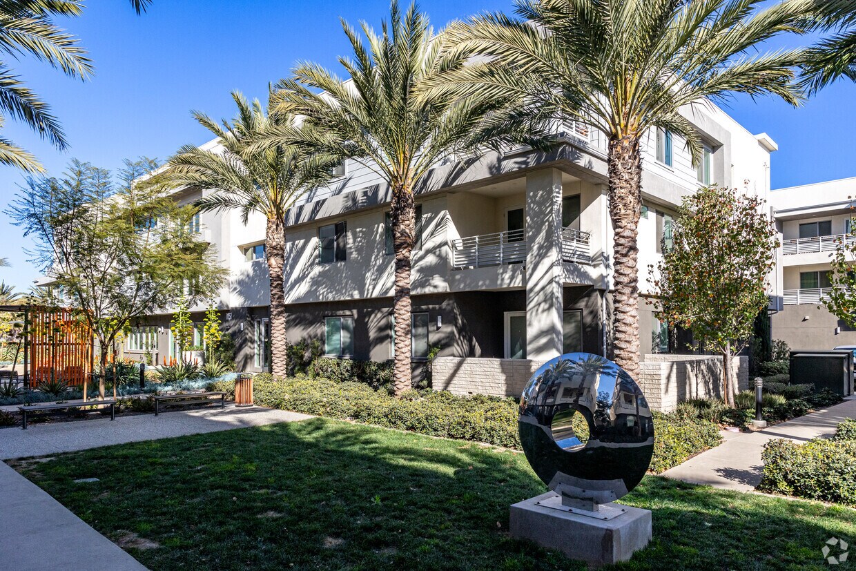 Foto principal - A-Town Townhomes