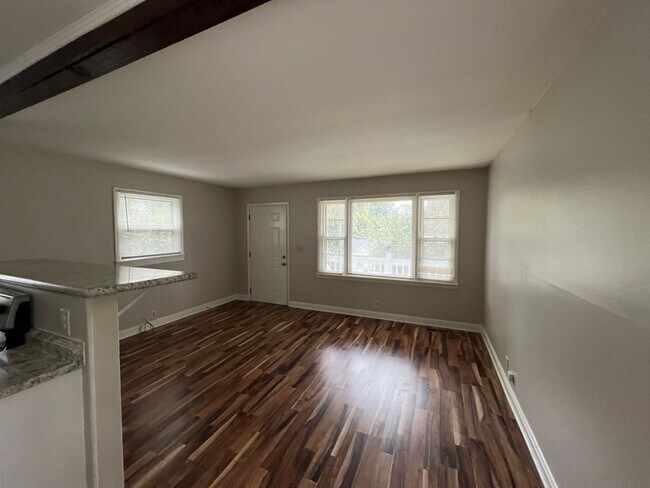 Foto del edificio - **$250 Off First Month's Rent!** Adorable ...