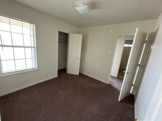 Foto del edificio - 5001 Morning Star Ln