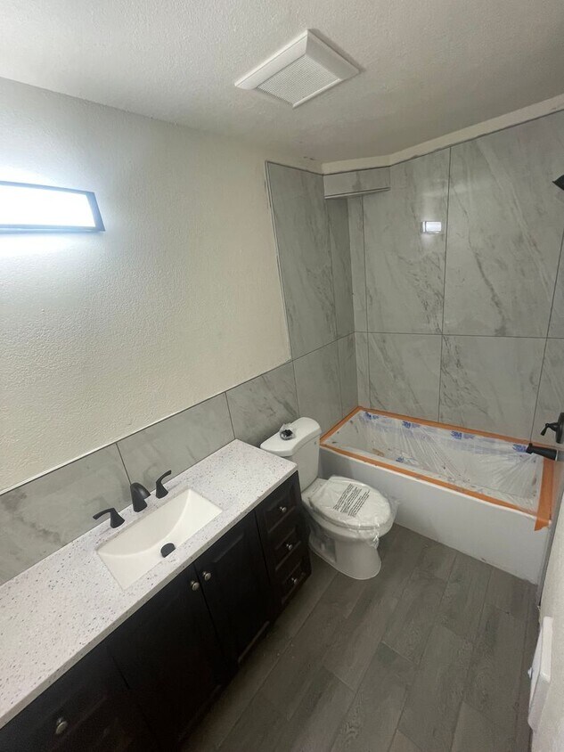 Foto del edificio - 701 E 3rd St
