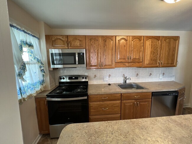 Foto del edificio - 7452 Lawrence Rd