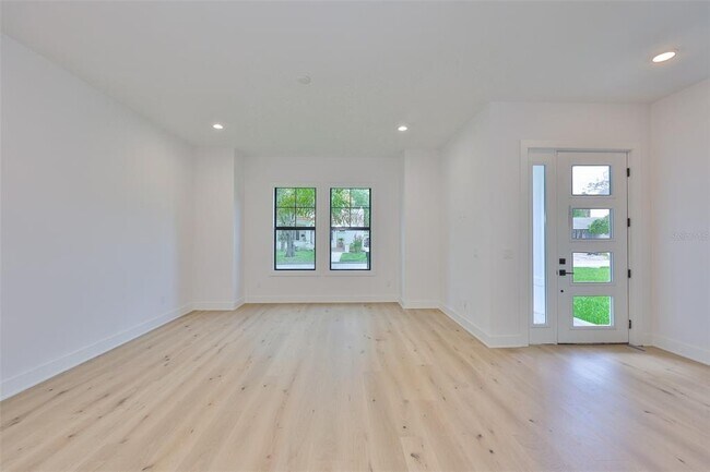 Foto del edificio - 419 W Frances Ave