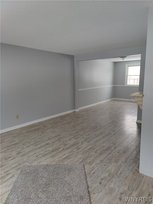 Foto del edificio - 32 Cascade Dr