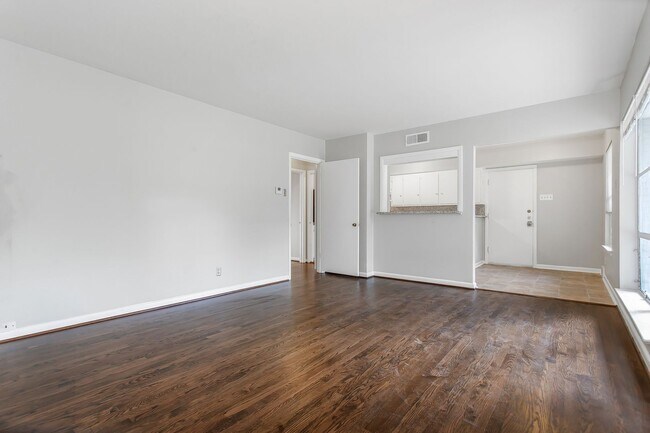 Foto del edificio - 6506/08 SAINT MORITZ AVE