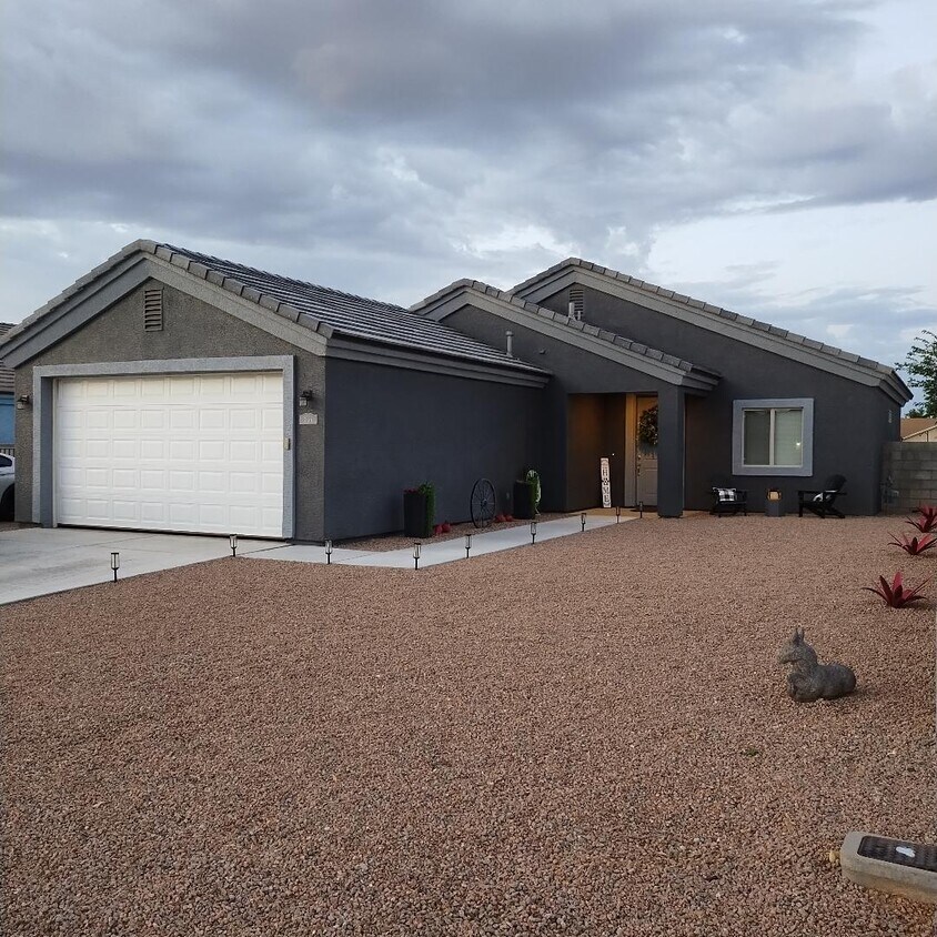 Foto principal - 3356 El Tovar Ave