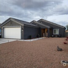 Building Photo - 3356 El Tovar Ave