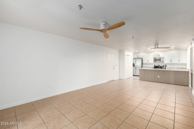 Foto del edificio - 7777 E Main St