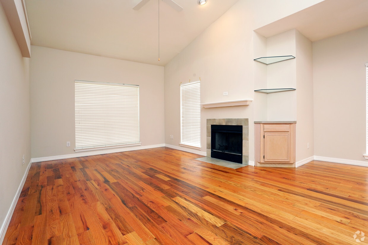 Walnut Square Apartments 4051 Beltway Dr Addison, TX