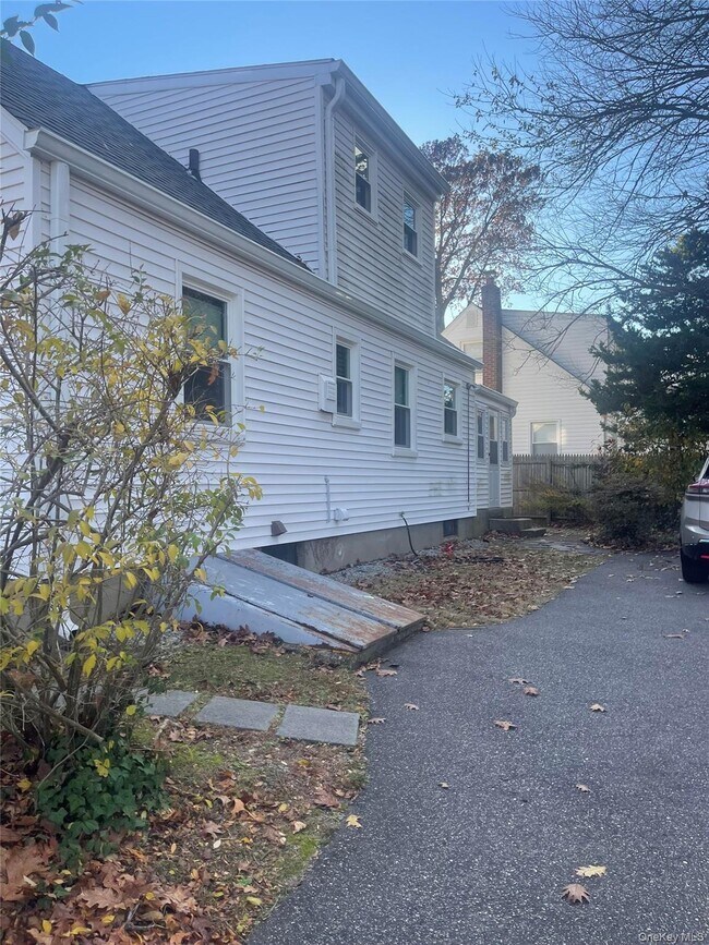 Foto del edificio - 206 Dickinson Ave