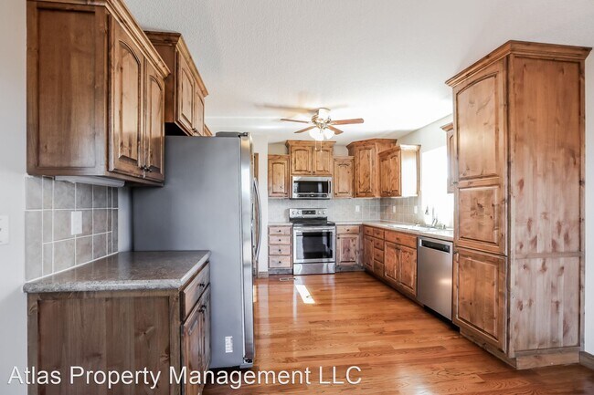 Foto del edificio - 4 br, 3 bath House - 16910 Meadow Creek Court