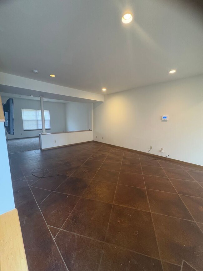 Foto del edificio - Four Bedroom 2.5 Bath Condo