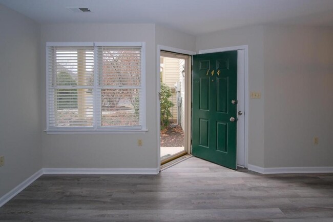 Building Photo - 144 Lindfield Circle