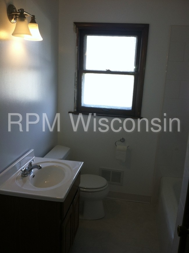 Building Photo - Three Bedroom Single Family Home