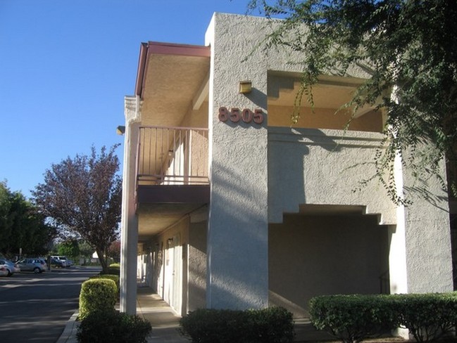 Foto del edificio - Canyon Shadows Apartments