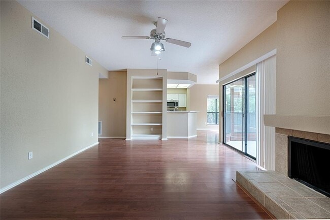 Foto del edificio - 4711 Spicewood Springs Rd