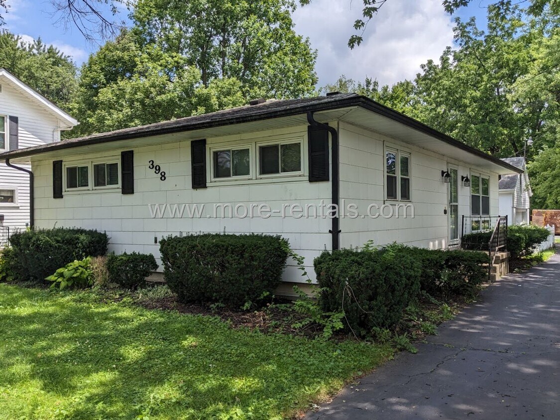 Foto principal - Ranch house with first floor laundry in Wh...