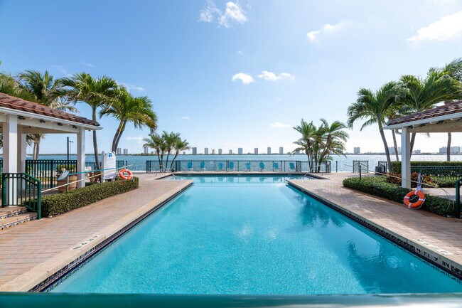 Foto del edificio - 1010 Lake Shore Dr