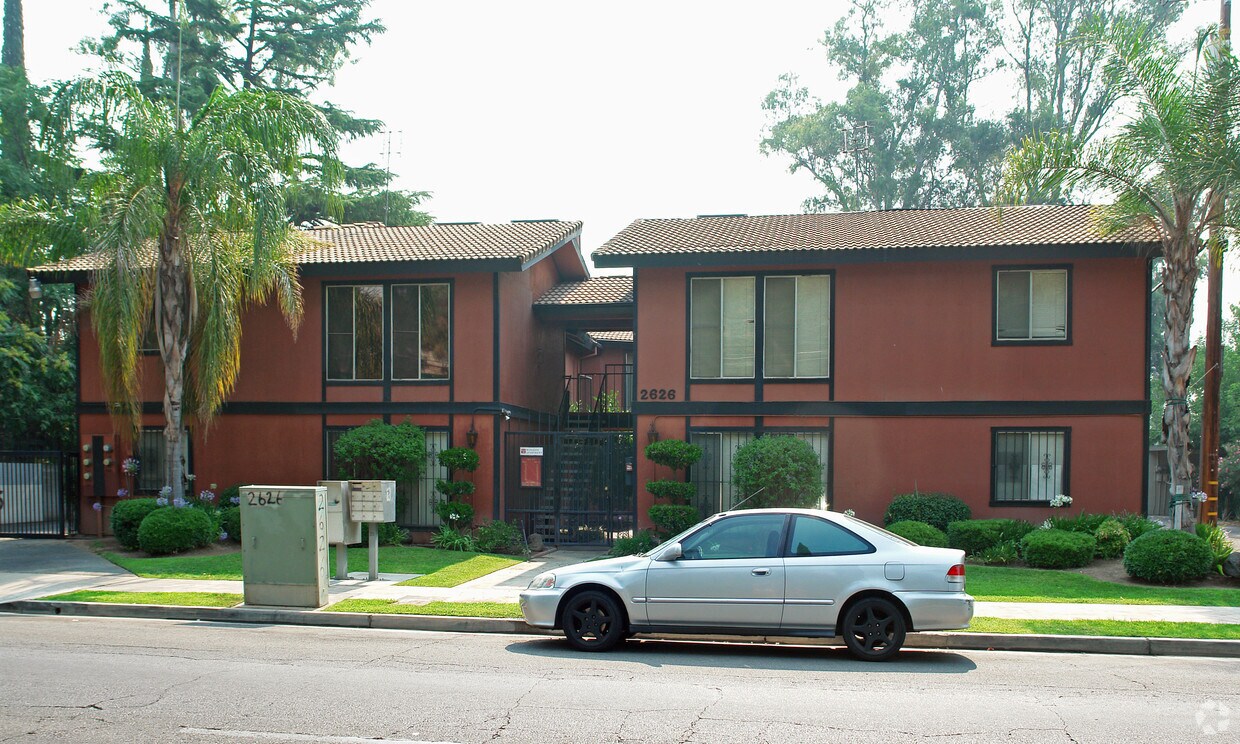 Building Photo - 2626 N Maroa Ave