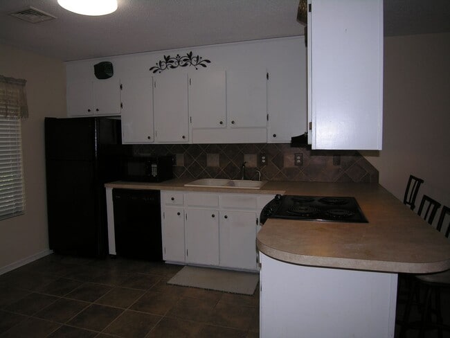 Building Photo - 35 Beaver Pond Loop #5