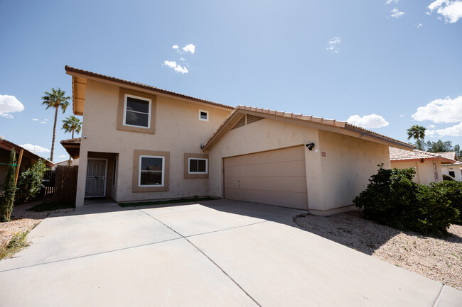 Foto del edificio - 1421 W Camino Ct