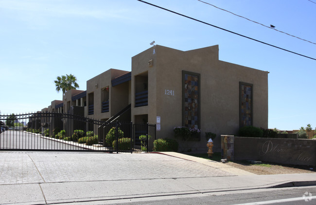 Building Photo - Delano Place