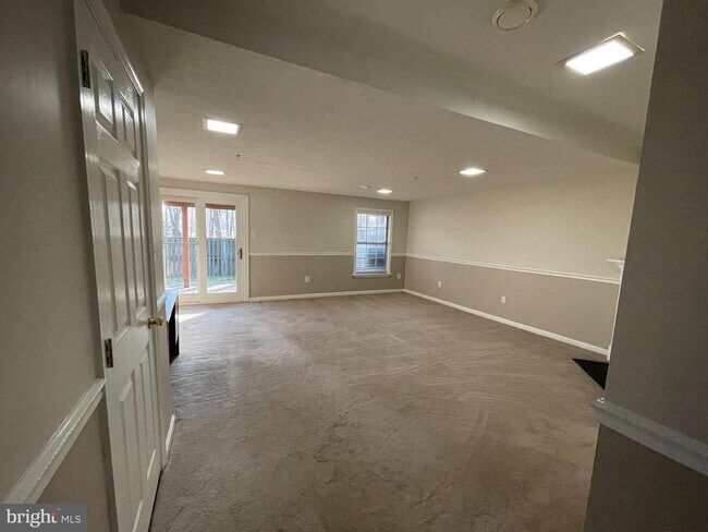 Building Photo - 1525 Ashburnham Dr