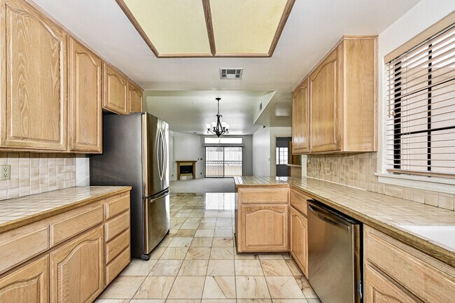 Foto del edificio - 5319 Lindley Ave