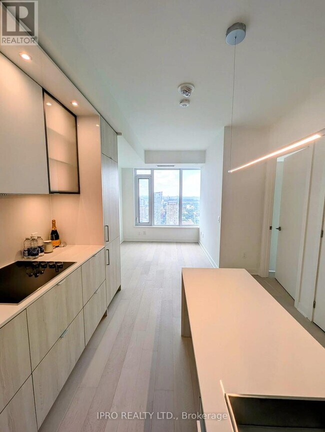 Photo du bâtiment - 11-3311 Yorkville Ave