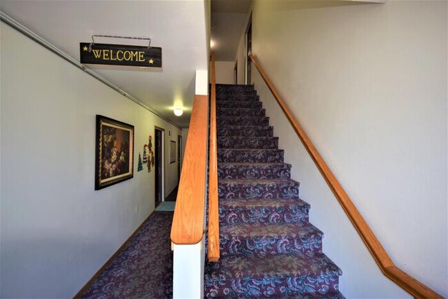 Building Photo - Large 3 Bedroom-White Lake