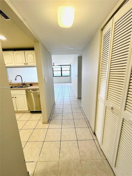 Foto del edificio - 2555 Collins Ave