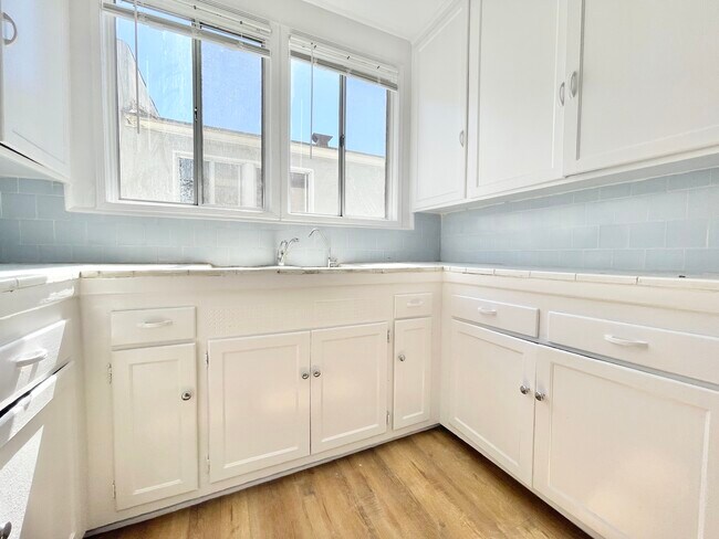 Building Photo - 1616 S St Andrews Plz