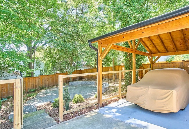 Car Port - 631 Linfield Dr