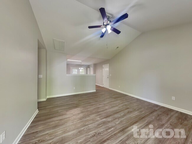 Foto del edificio - 705 Continental Dr