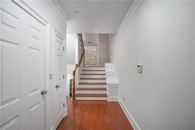 Building Photo - 3405 Regent Pl SW