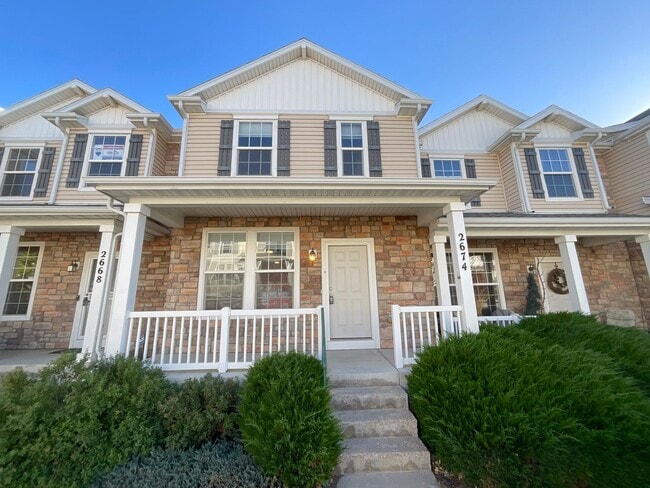 2 Bedroom Townhome Available Near S Circle... - 2 Bedroom Townhome Available Near S Circle...