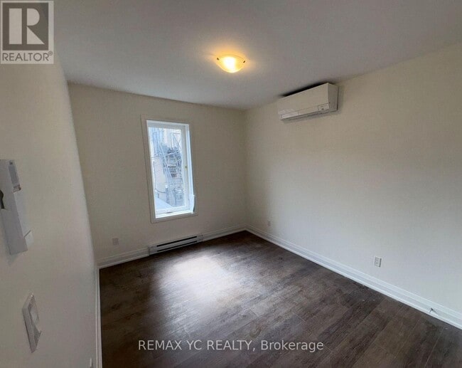 Building Photo - 673-673 Danforth Ave
