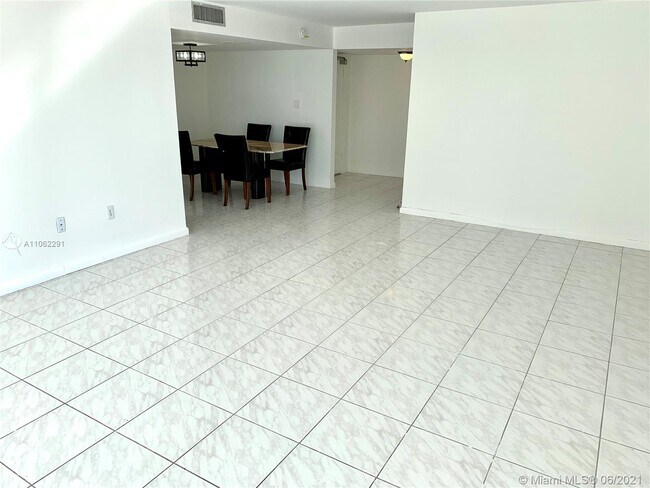 Foto del edificio - 18051 Biscayne Blvd