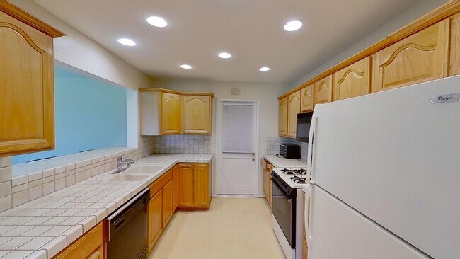 Building Photo - **MOVE-IN SPECIAL** Beautiful 4 Bedroom 2 ...